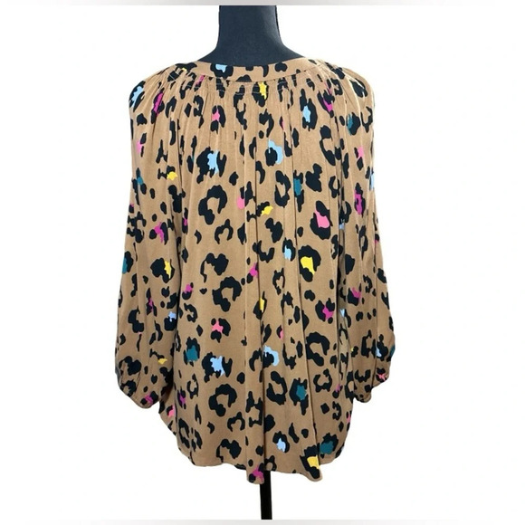 Crown & Ivy NWT Tan Animal Printed Peasant Top Size Petite XL - Picture 3 of 8